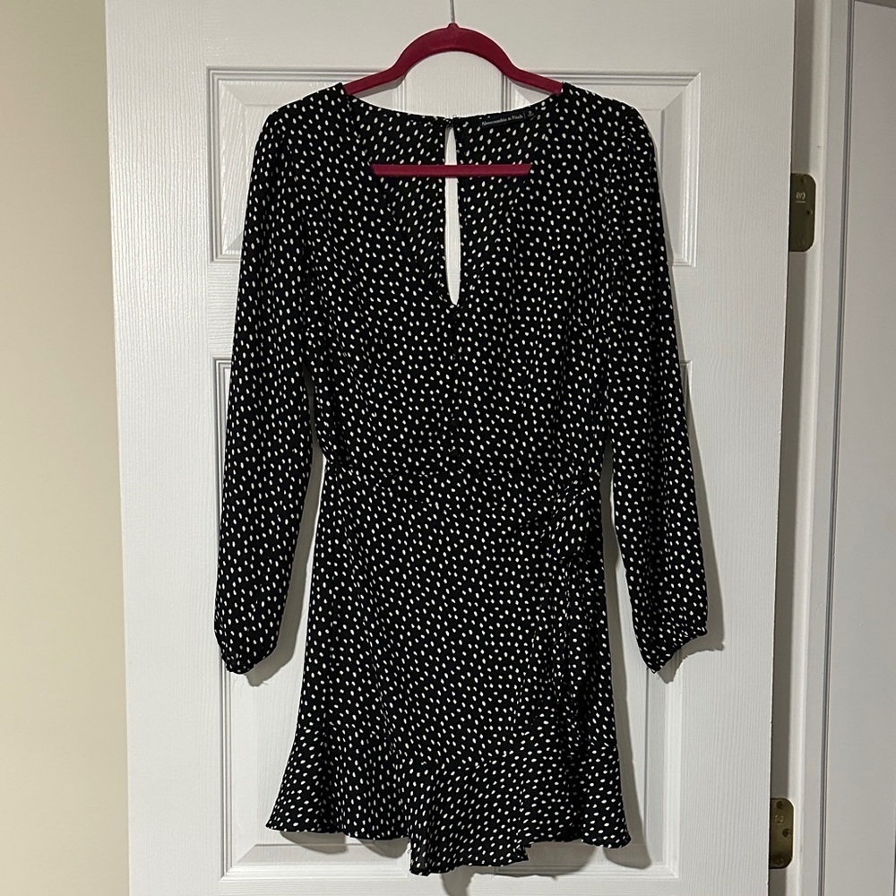 Abercrombie & Fitch Black and White Long Sleeve Dress